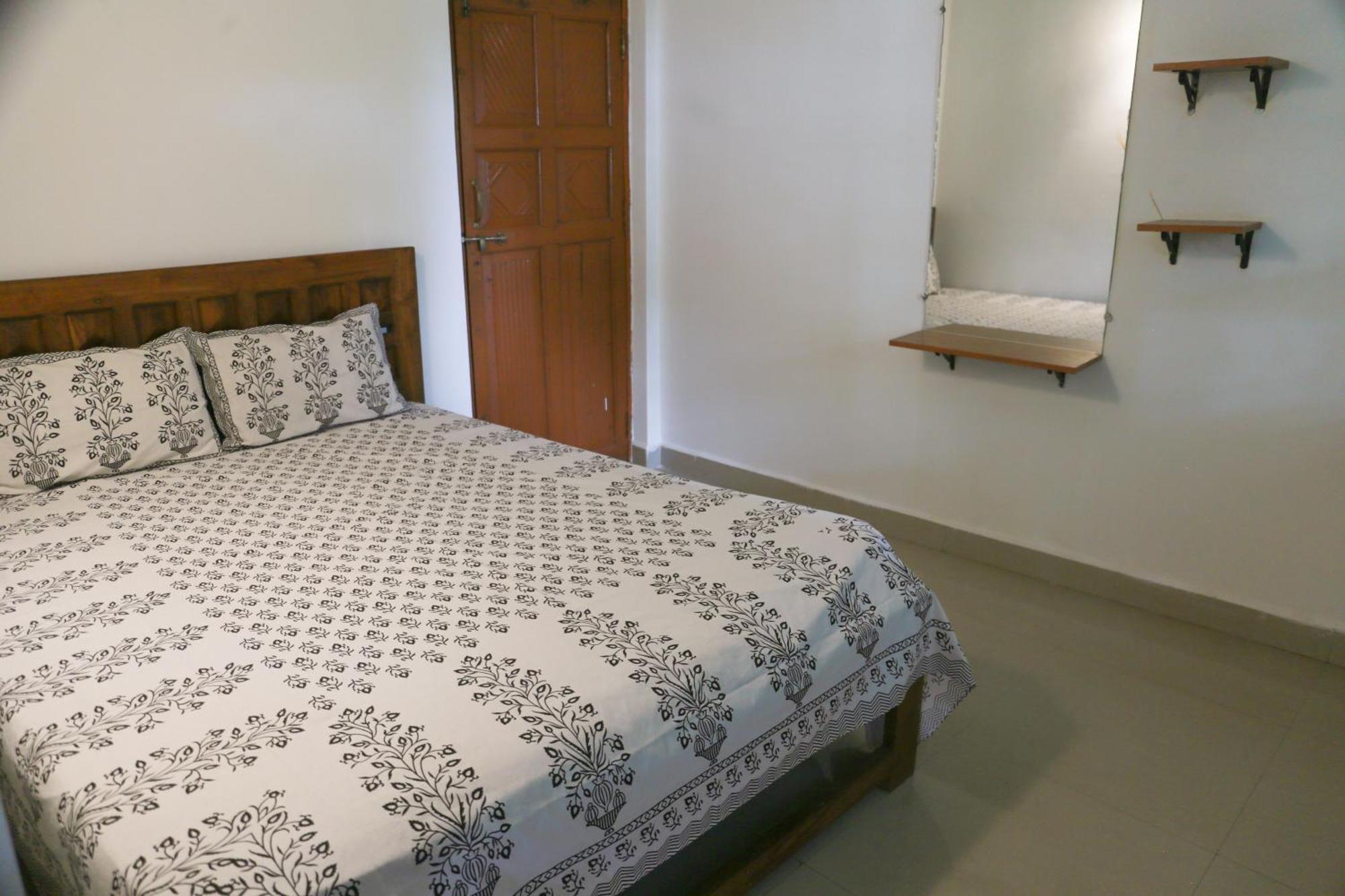 Kumbaya Beachside Hostel & Apartments At Arambol Beach Экстерьер фото