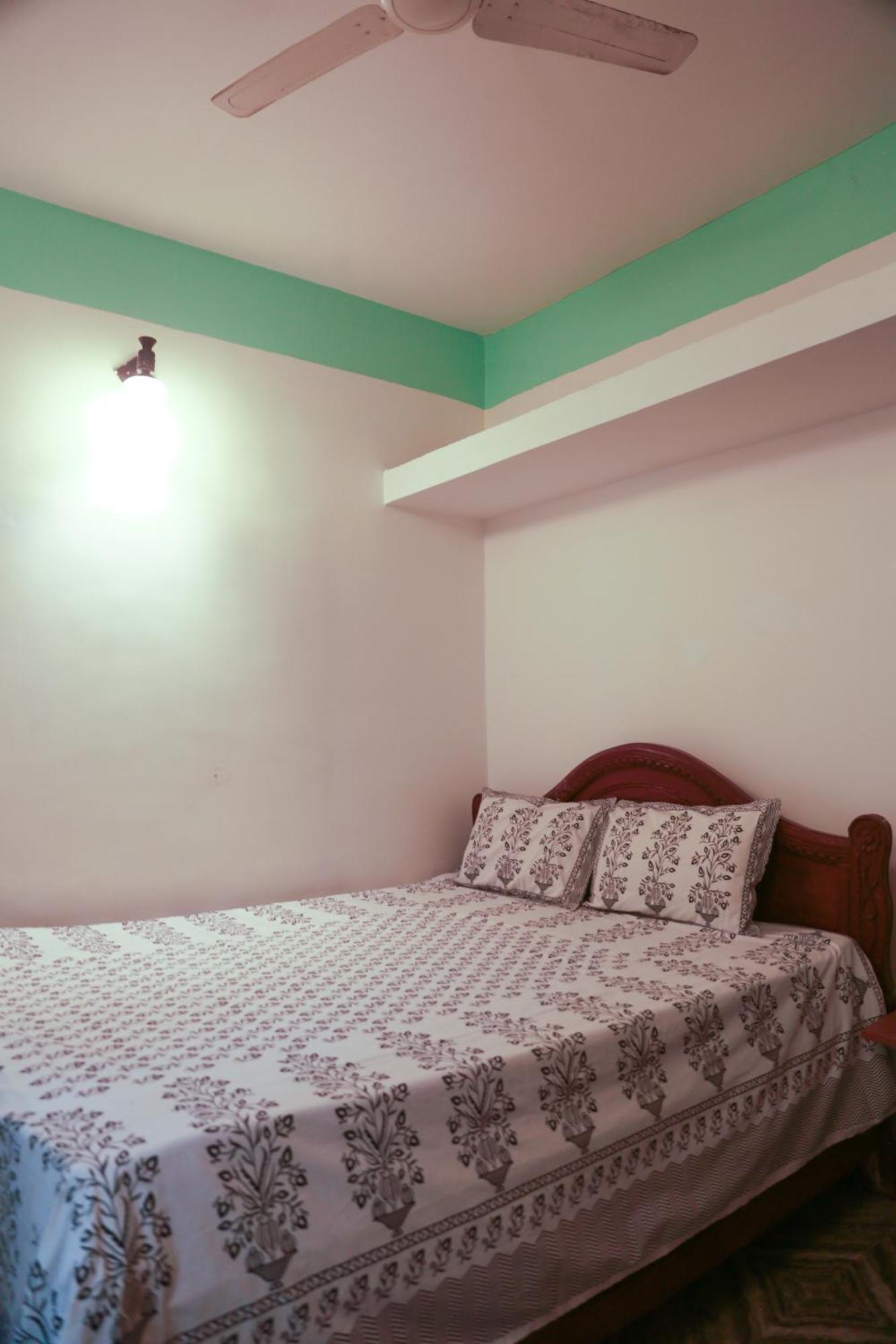 Kumbaya Beachside Hostel & Apartments At Arambol Beach Экстерьер фото