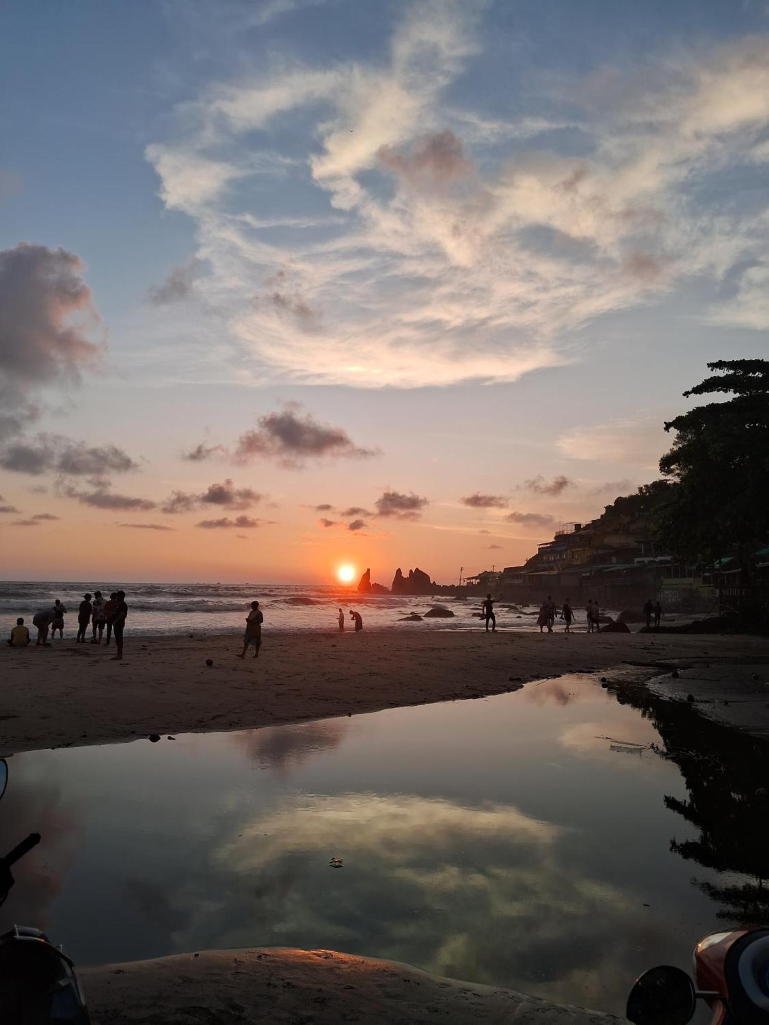 Kumbaya Beachside Hostel & Apartments At Arambol Beach Экстерьер фото