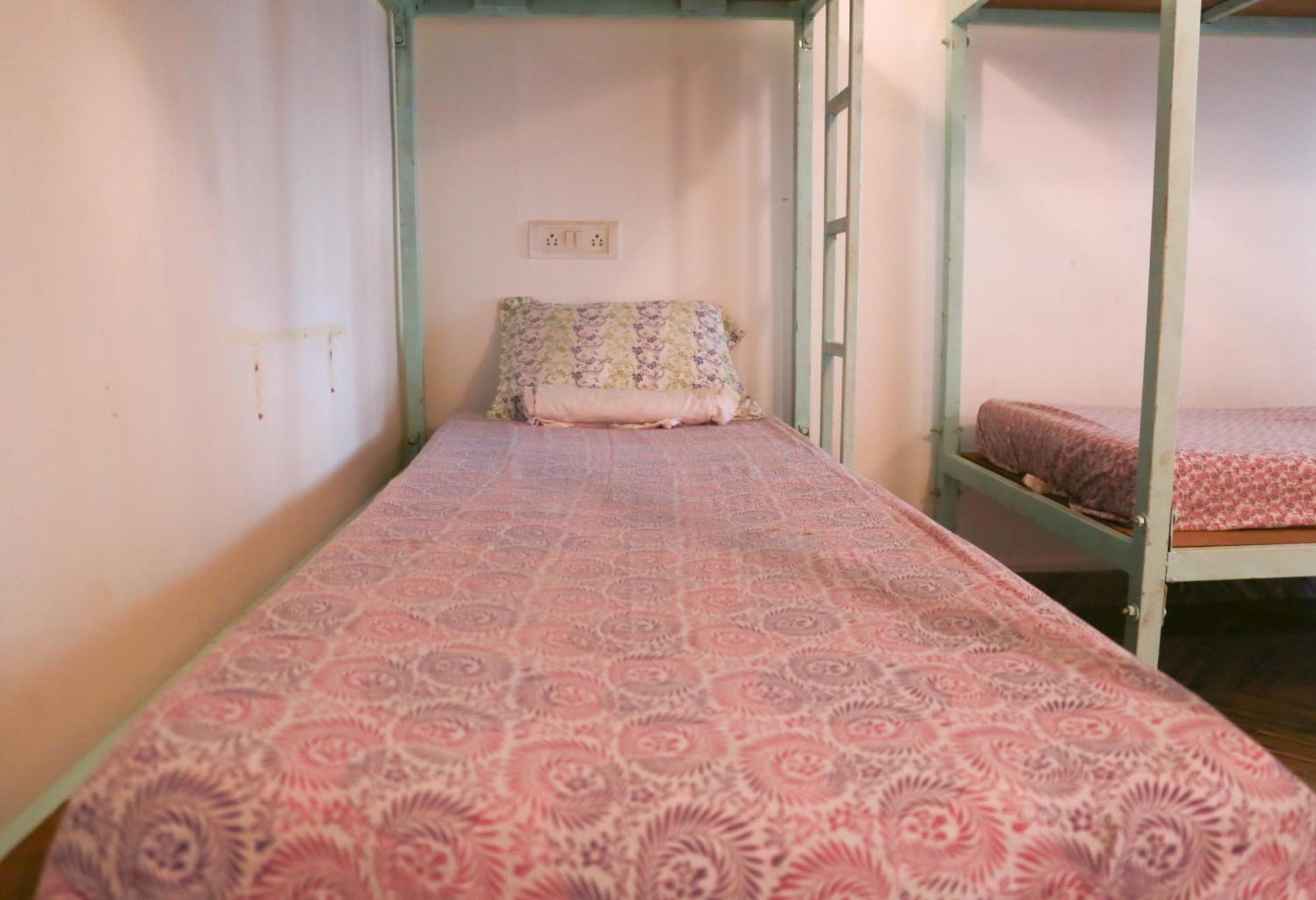 Kumbaya Beachside Hostel & Apartments At Arambol Beach Экстерьер фото